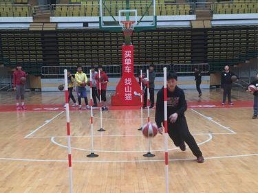 掌握中考体育足球过杆射门技巧的关键（如何提高足球过杆射门的准确性和力量？）