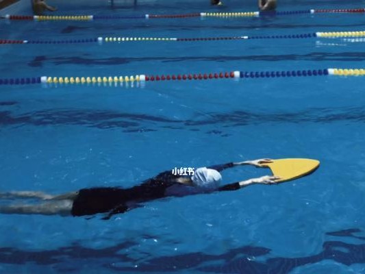 游泳憋气技巧助你成为水中王者（掌握游泳憋气技巧，男生也能在水中尽显英勇姿态）