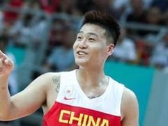 突破对手，篮球进攻方阻挡防守人的技巧与策略（攻防之间的较量，关键在于一步之差）