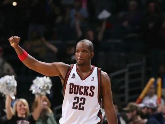 NBA历史前十名排行榜（探索NBA历史前十名球员的辉煌篇章）