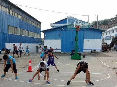 篮球滑步防守的技巧与要领（掌握滑步防守，提高篮球防守水平）