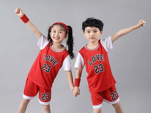 儿童篮球防守教学（培养儿童篮球防守技巧，打好篮球基础）