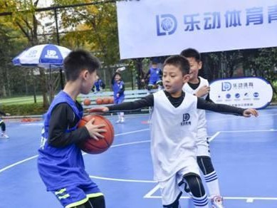 篮球防守之选位预判（提高防守能力的关键技巧及训练方法）