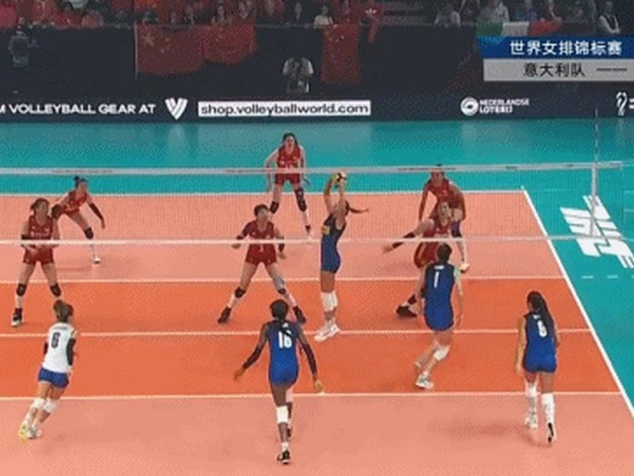 掌握排球背飞技术，提升比赛表现（学习排球背飞的基本要领，让你成为球场上的高手）